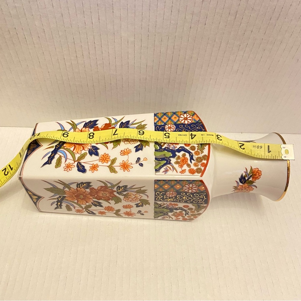 Japanese Imari Vase 1960’s Printed, Hand painted, Gilded Rim. - Picture 7 of 9